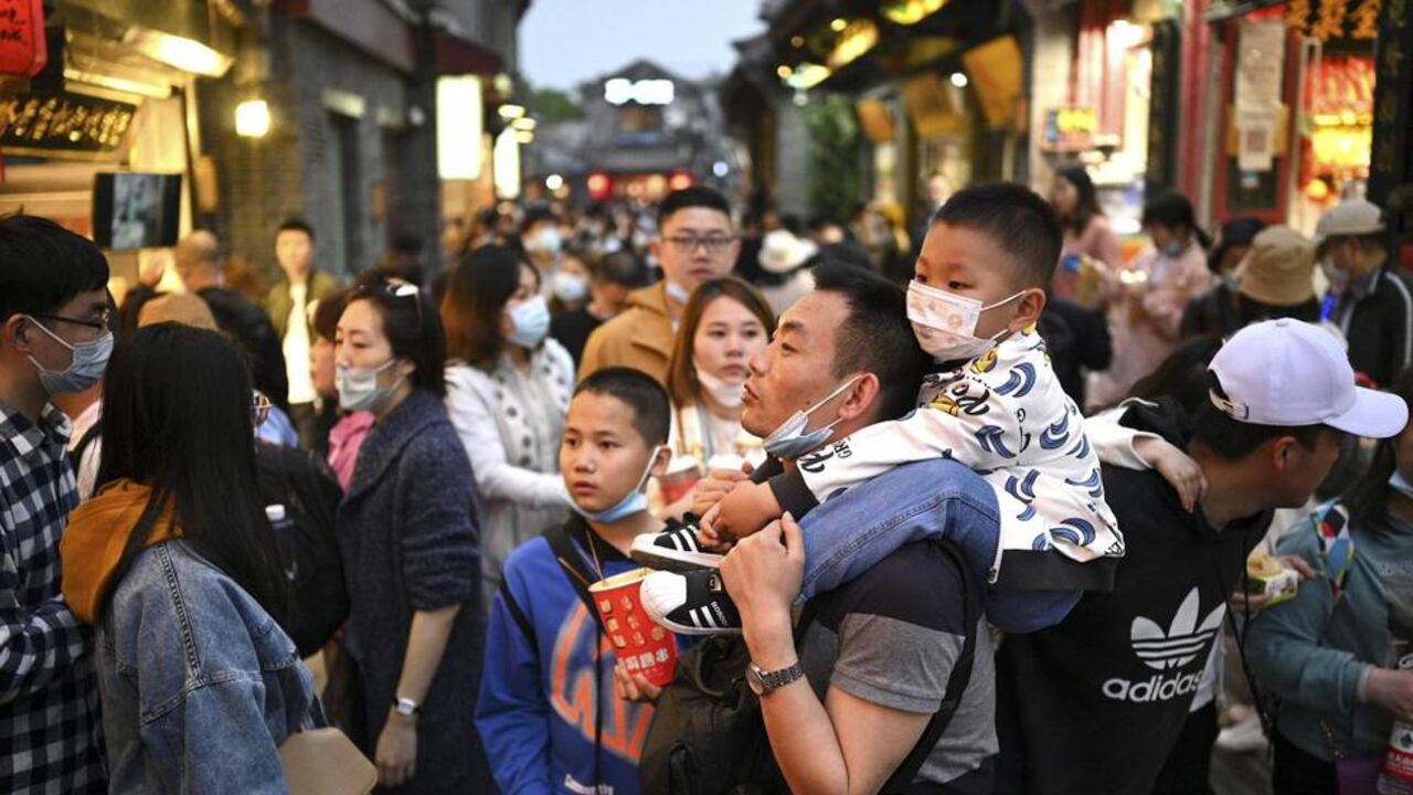 Coronavirus en China | ¿Está controlado el virus? Ciudadanos salen en masa a lugares turísticos