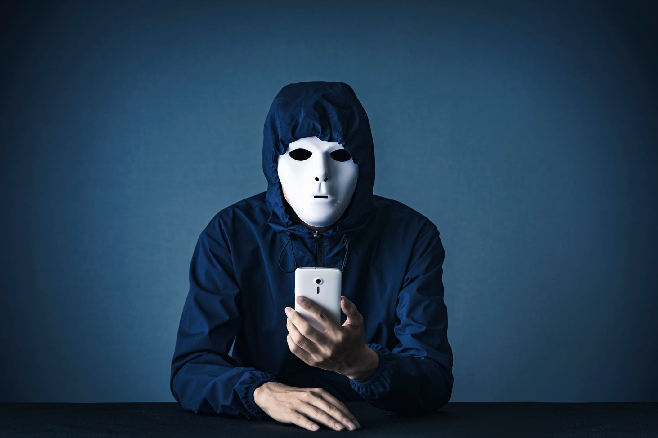 Con el celular aún desbloqueado, los delincuentes aprovechan para enviar solicitudes de dinero antes de que la víctima actúe.