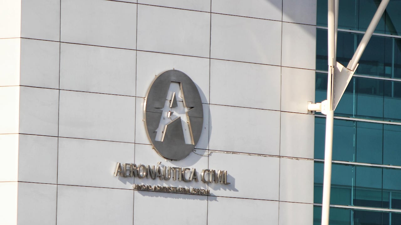 La Aerocivil confirmó el permiso para aterrizar.