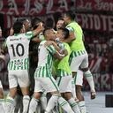 Atlético Nacional celebra el primer gol en el Pascual Guerrero ante América