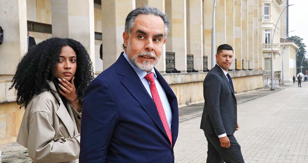 “NOS DIERON LA PAPAYITA... ES LA EXPRESIÓN DEL PUEBLO VERSUS UNA CLASE DIRIGENTE QUE NO QUIERE CAMBIOS REALES”. Armando Benedetti 