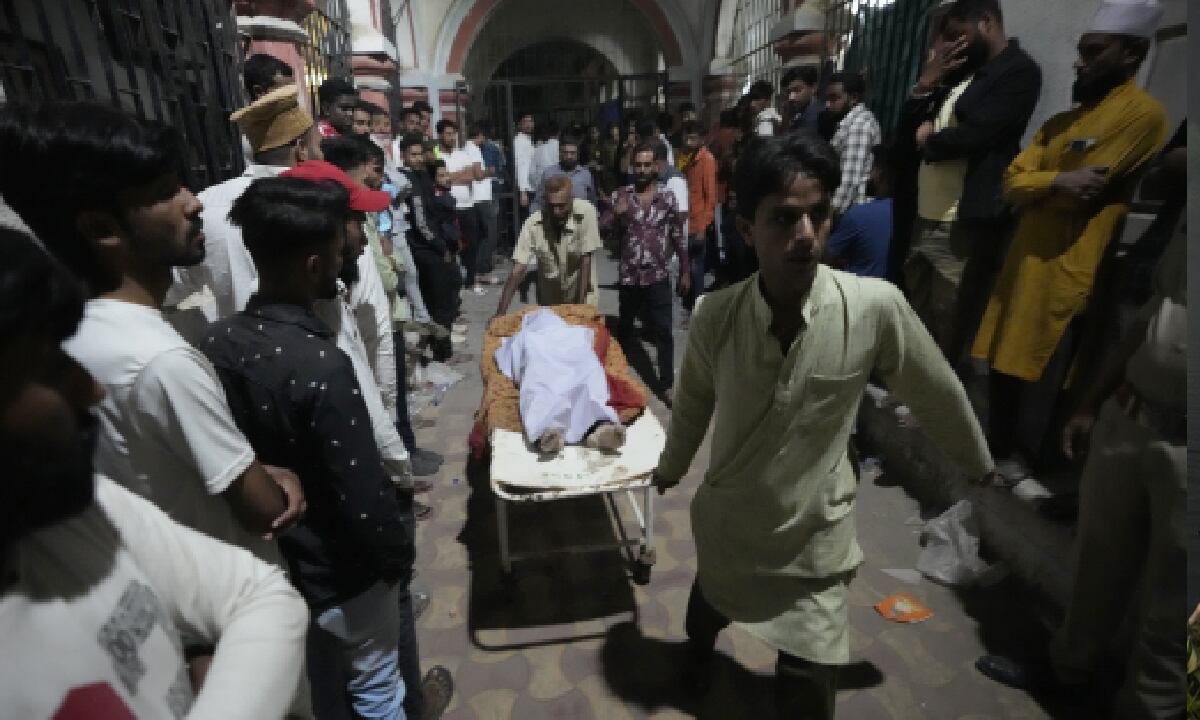 Al menos 150 personas han fallecido según las autoridades.