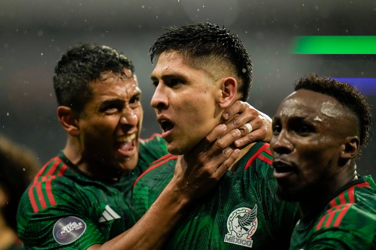 Mexico's Edson Alvarez, center, is congratulated after scoring his side's 2nd goal against Honduras during a Concacaf Nation League quarterfinal second leg soccer match at Azteca stadium in Mexico City, Tuesday, Nov. 21, 2023. (AP Photo/Eduardo Verdugo)