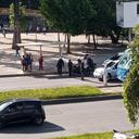 Los manifestantes tienen bloqueada la vía en el carril lento en la NQS a la altura de la Universidad Nacional