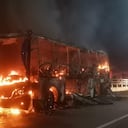 El bus quedó en ruinas.
