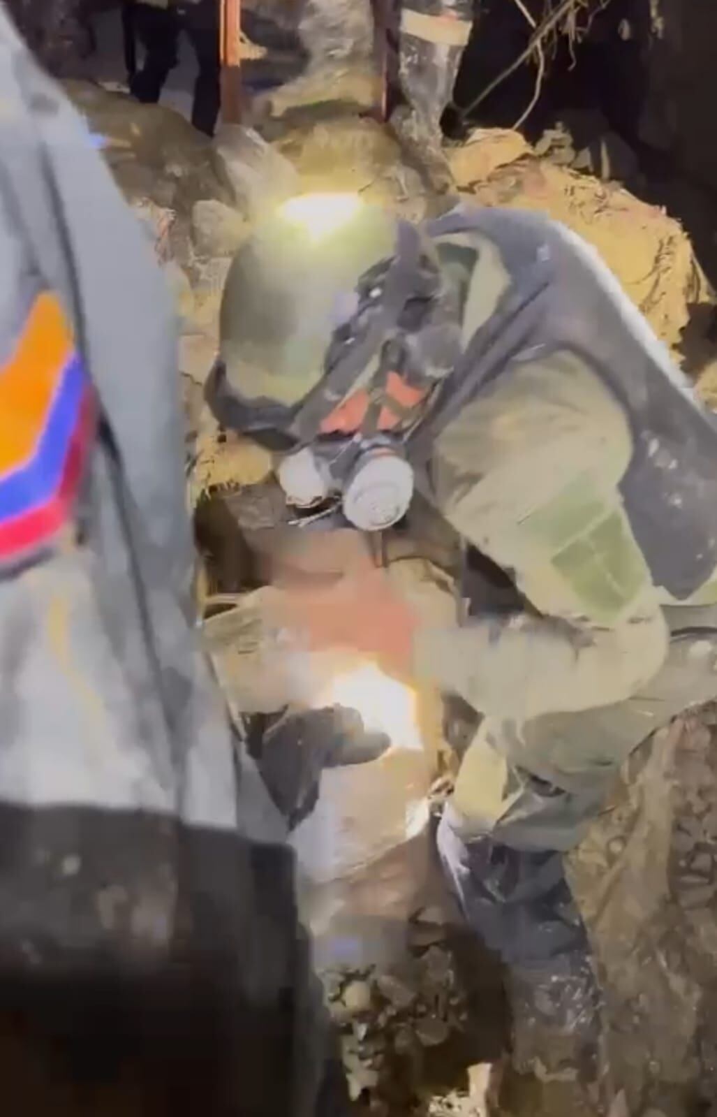 Fuerza Pública en la desactivación y retiro de explosivos instalados por el Clan del Golfo en mina Buritacá.