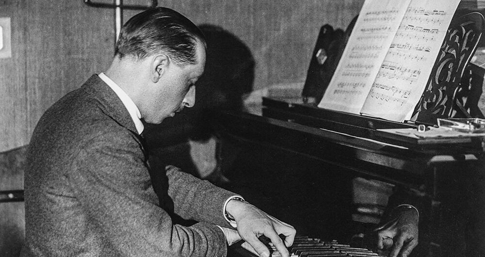 Tocó piano desde los 9 años, algo que era una mera formalidad de la época. Luego haría historia. 