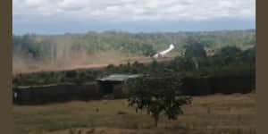 La aeronave, un DC-3, que cubría la ruta Inírida-San Felipe sufrió una falla después que cumplió con el proceso de aterrizaje y casi se voltea.