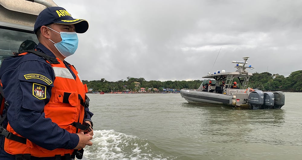 La bahía de Buenaventura es resguardada por 95 marinos guardacostas, quienes patrullan en las unidades de reacción rápida (URR), más veloces que las lanchas "Go Fast" de los narcotraficantes.