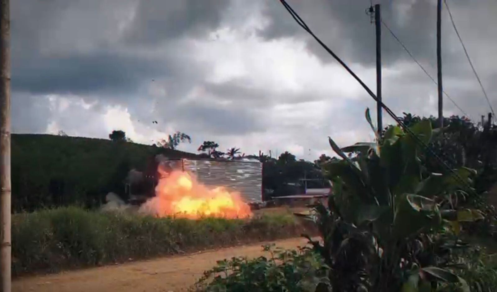 Explosivos detonados de manera controlada por las autoridades.