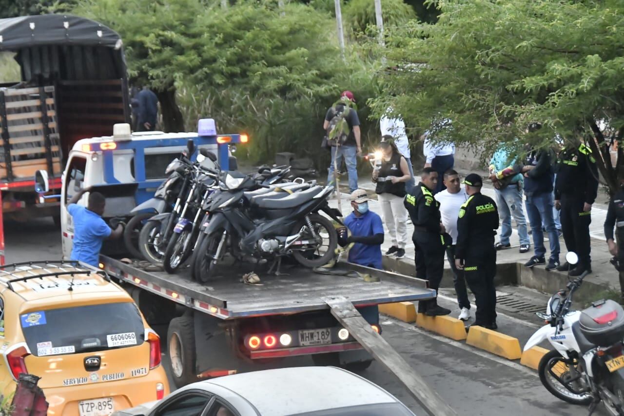 Más de 40 motos fueron inmovilizadas en un  operativo contra piques ilegales en Cali; autoridades indicaron que algunas son robadas.
