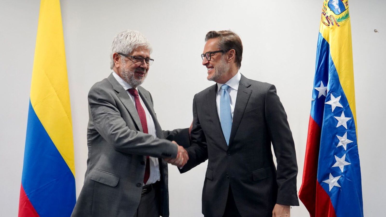 Félix Plasencia, embajador de Venezuela ante Colombia, se reunió con el canciller colombiano, Álvaro Leyva y posteriormente, con Germán Umaña, ministro de Comercio, Industria y Turismo.