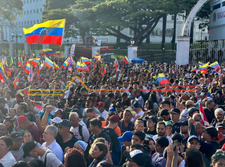 Nicolás Maduro convocó a sus seguidores en el Palacio de Miraflores
