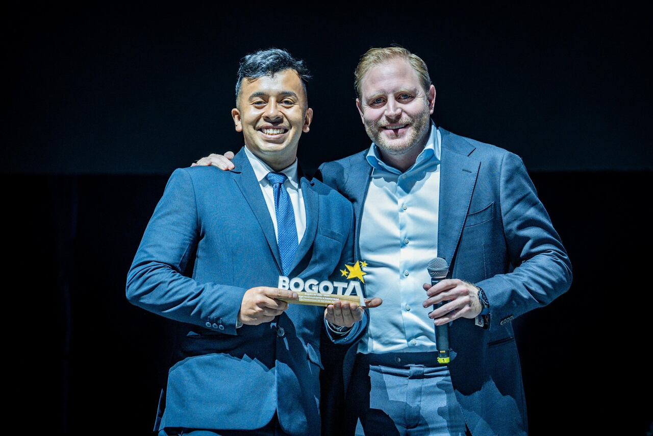 Representantes de Habitel.