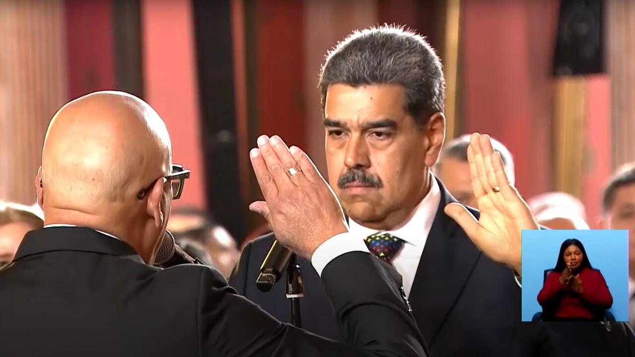 Maduro saludó a algunos de los políticos que estuvieron presentes en el evento.