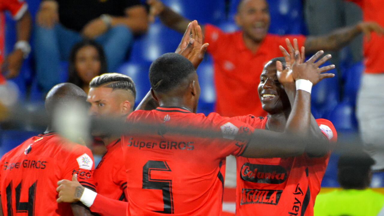 Adrián Ramos marcó el primer gol del partido ante Santa Fe.