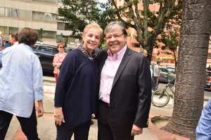 Alba Lucía Anaya y Carlos Holmes Trujillo
ELECCIONES MARZO 11 DE 2018
BOGOTA, LICEO FRANCES MARZO 11 DE 2018
FOTOGRAFA ALEXANDRA RUIZ