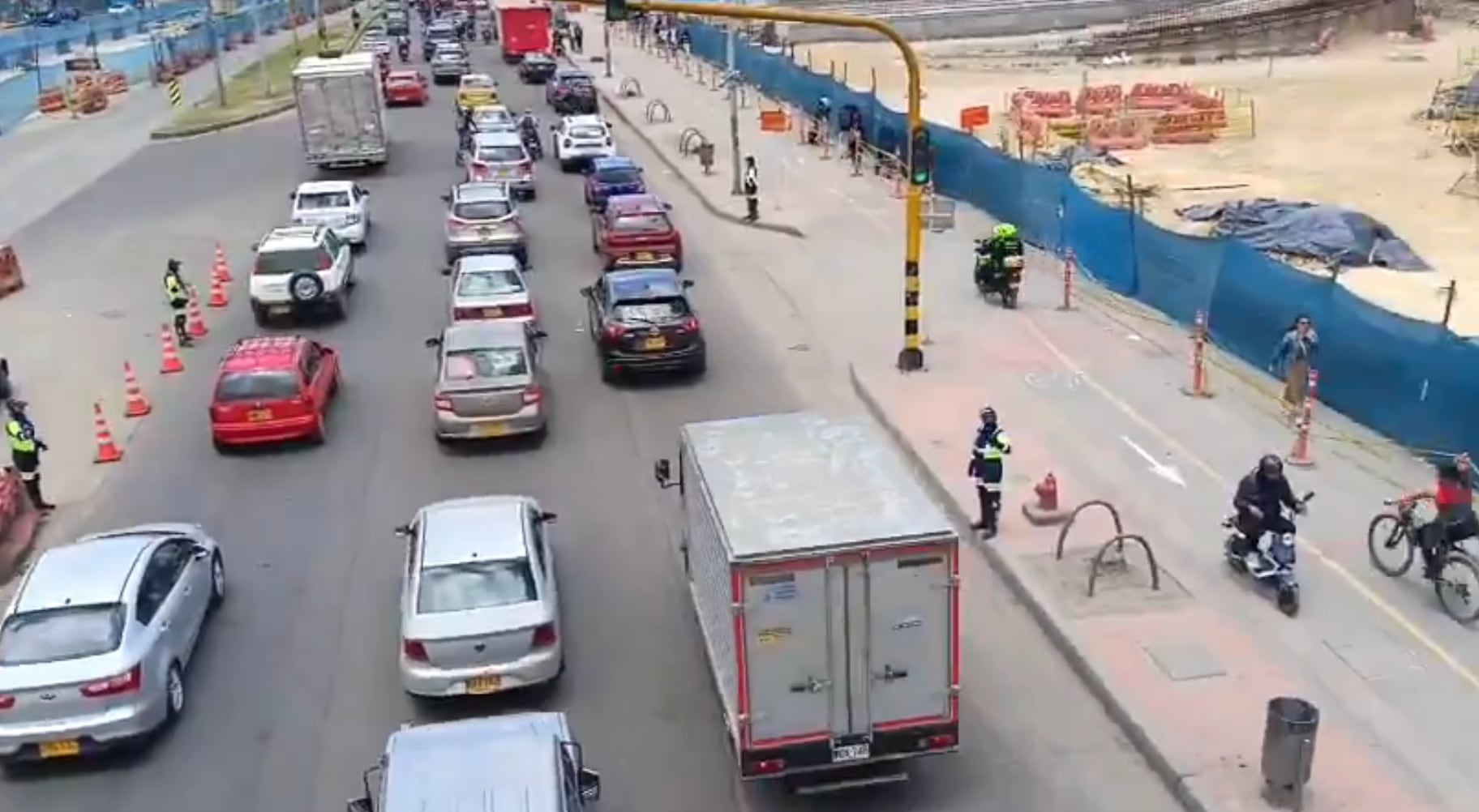 Flujo vehicular alto en la Autopista Sur, con tránsito normal en las principales entradas a Bogotá.