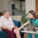 La mala ciruclación en las piernas tiene diversas causas y factores de riesgo.