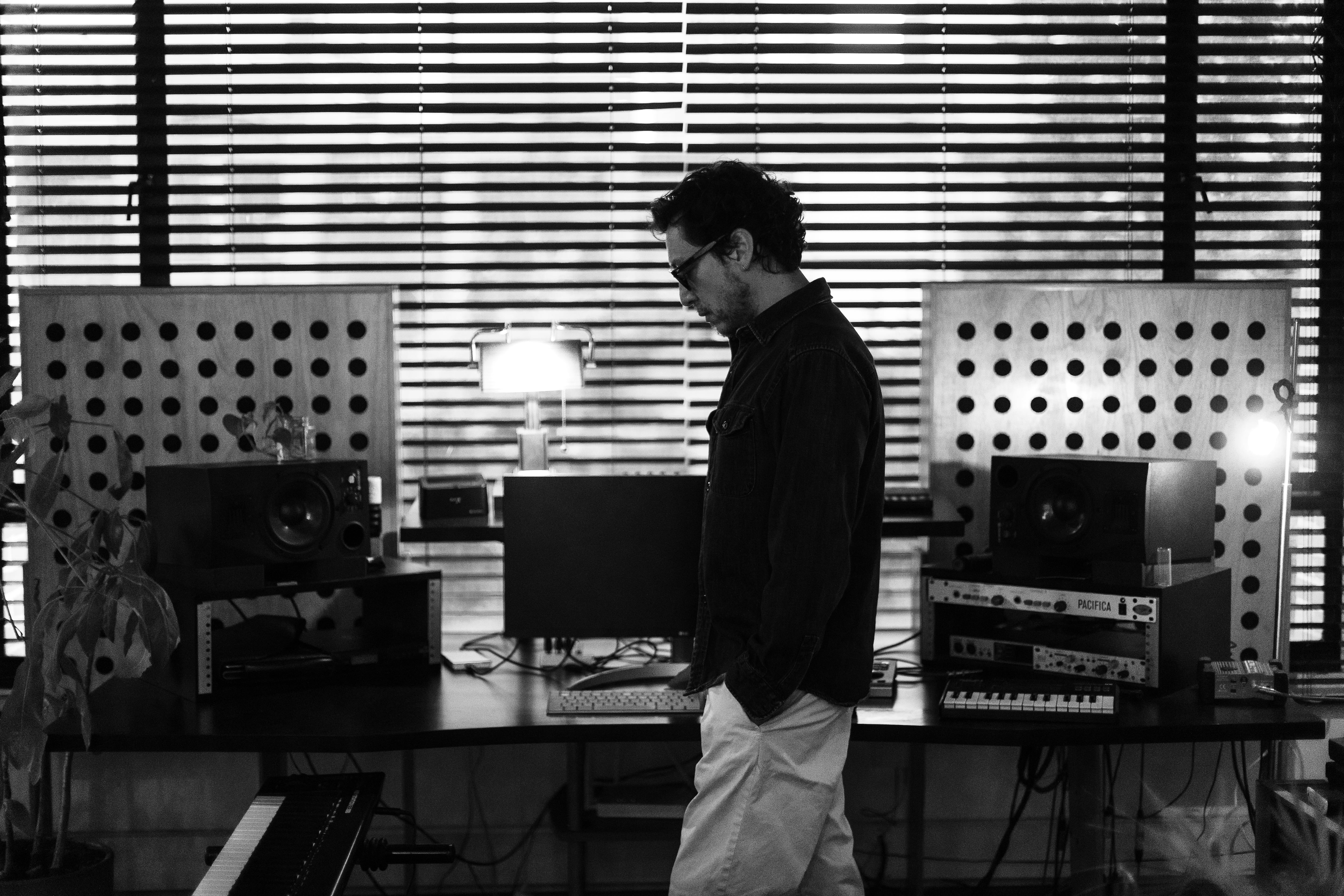 Reconocido por su trabajo junto a figuras como Andrés Cepeda y Fonseca y su nominación al Latin Grammy, como uno de los productores de 'Mil ciudades'.