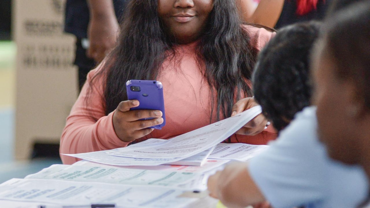 El 19 de septiembre, un mes antes de las votaciones, vence el plazo para modificar la inscripción de los candidatos por causas constitucionales o legales.