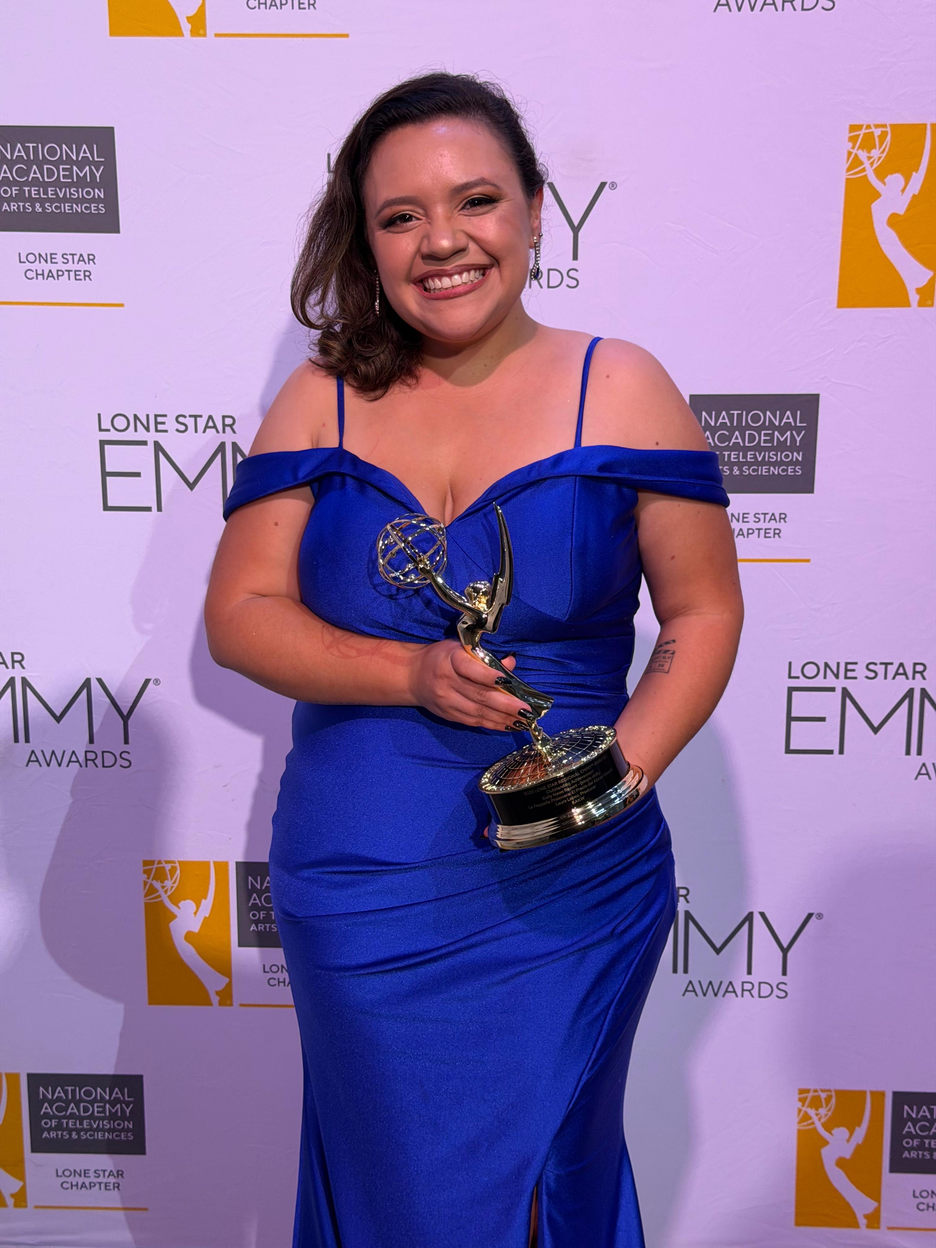 La comunicadora audiovisual y productora colombiana Laura López continúa consolidando su nombre en la televisión hispana de Estados Unidos tras ganar tres premios Lone Star Emmy en Texas por su trabajo periodístico como productora en Univision.