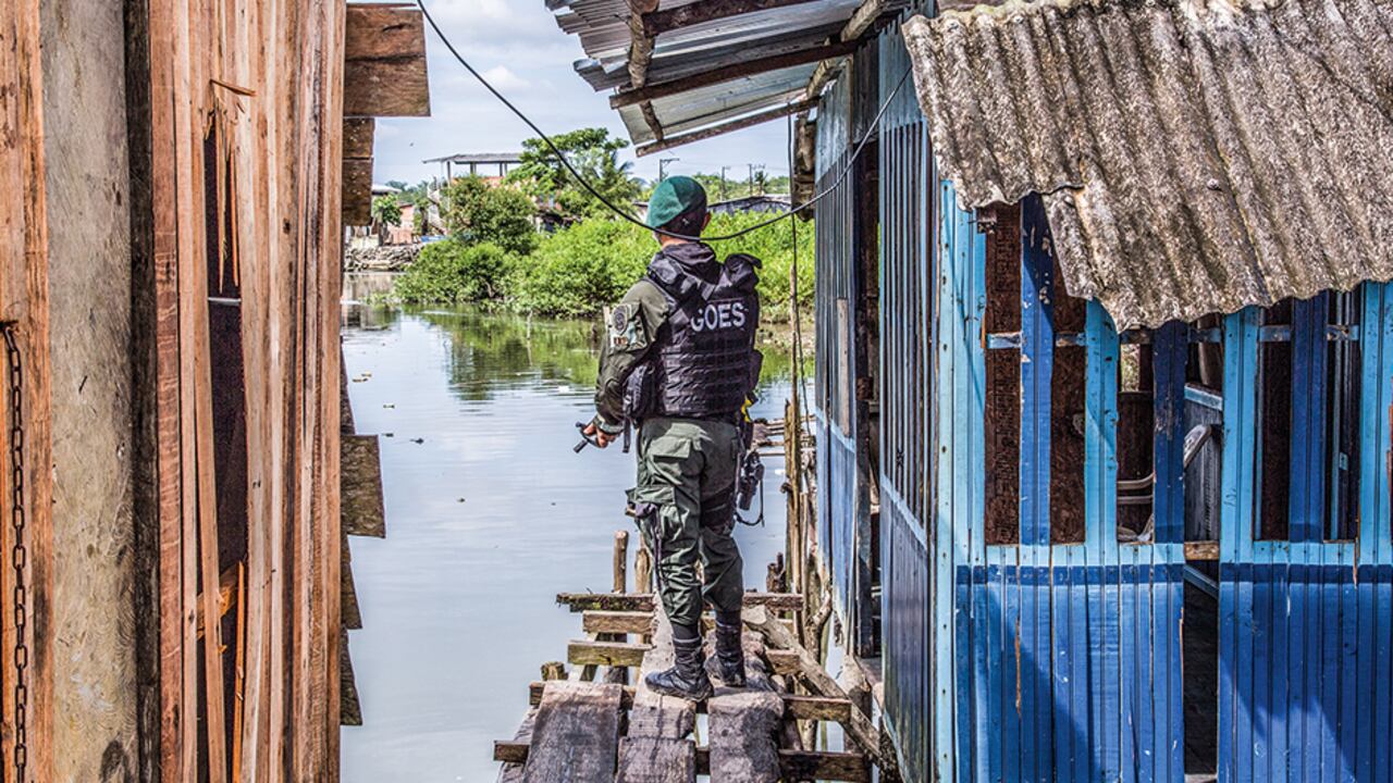 La tregua de los grupos armados al marguen de la ley pende de un hilo.