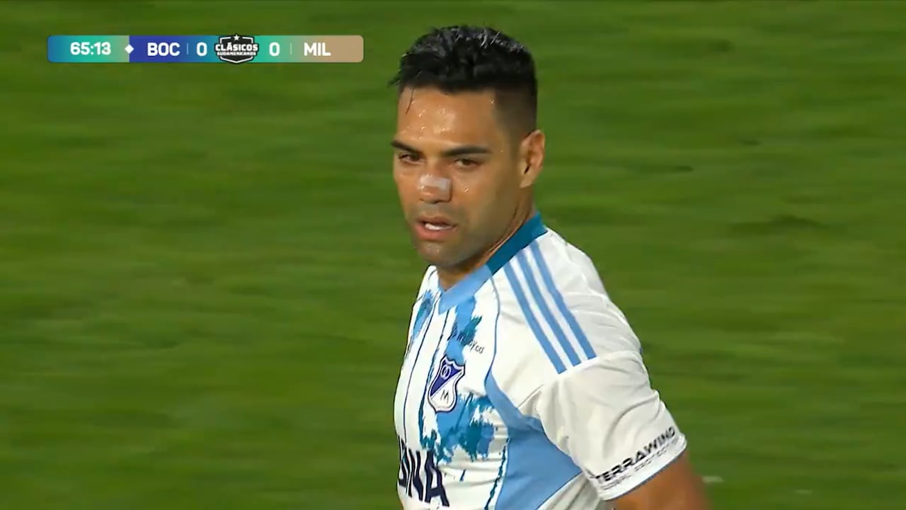 Momento del ingreso de Falcao en La Bombonera.