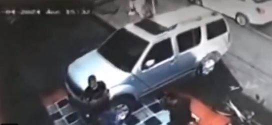 El comerciante estaba acompañado de otras dos personas cuando fue atacado por el sicario.