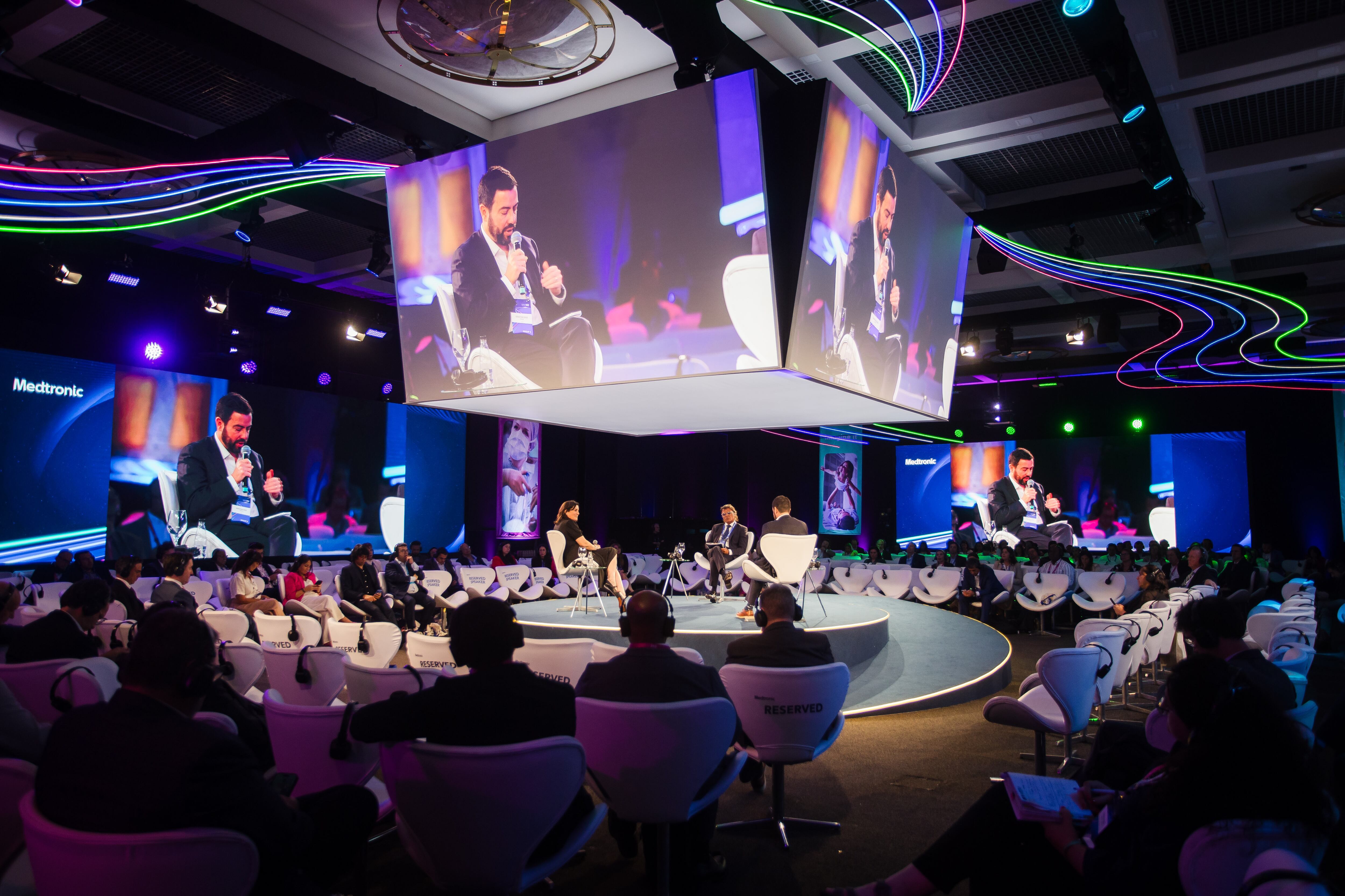 "Vemos también esfuerzos importantes en la infraestructura que se ha adelantado con inversiones significativas en conectividad,  en plataformas y en poner estos servicios no sólo disponibles para la gestión de los sistemas de
salud, sino para que la ciudadanía".