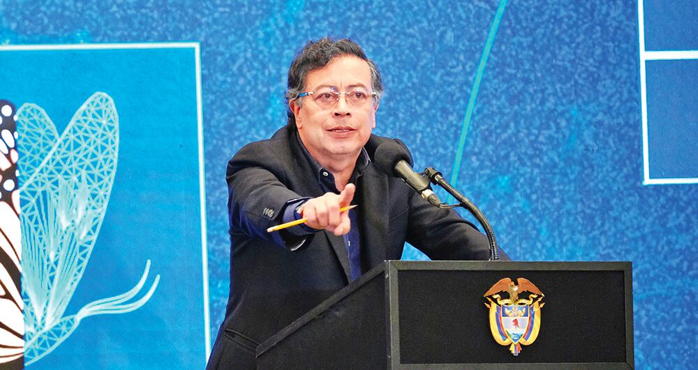 El presidente Petro aseguró que Bogotá es la culpable de que la tasa de homicidios del país no baje. Además, denunció redes de tráfico en el aeropuerto El Dorado.