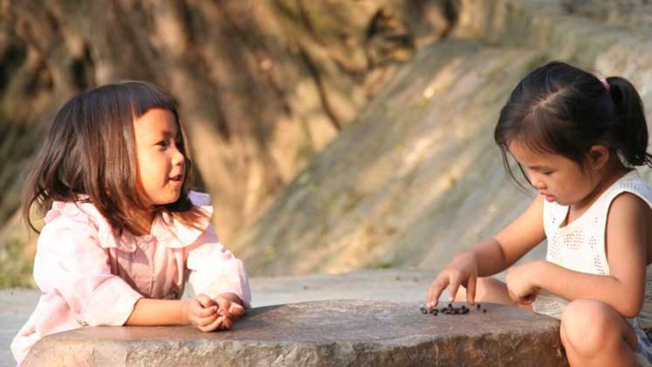 La política del "hijo único" ha provocado múltiples abortos forzados y ha privado de educación o sanidad a "segundos" o "terceros" hijos.