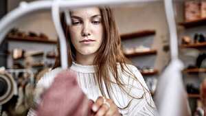 La chaqueta había sido entregada a un establecimiento para ropa de segunda (imagen de referencia, no alude al caso en mención).