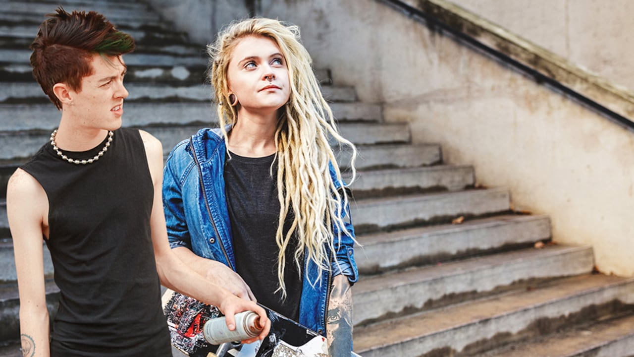 No miran a sus padres cuando les hablan porque a su cerebro en desarrollo se le dificulta procesar las exigencias de la conversación.