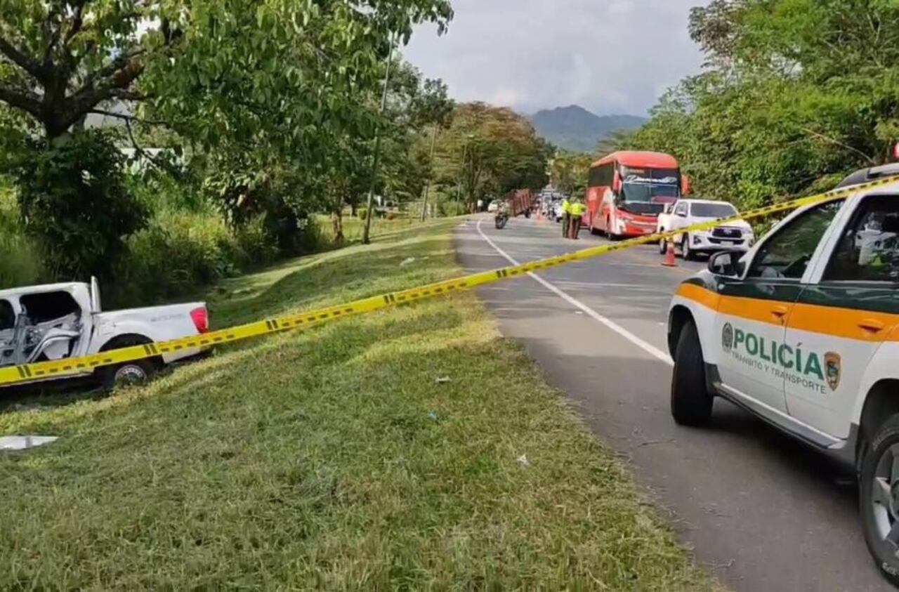 En accidente de tránsito murieron la esposa y el hijo del comandante de la Sijín en el Meta.