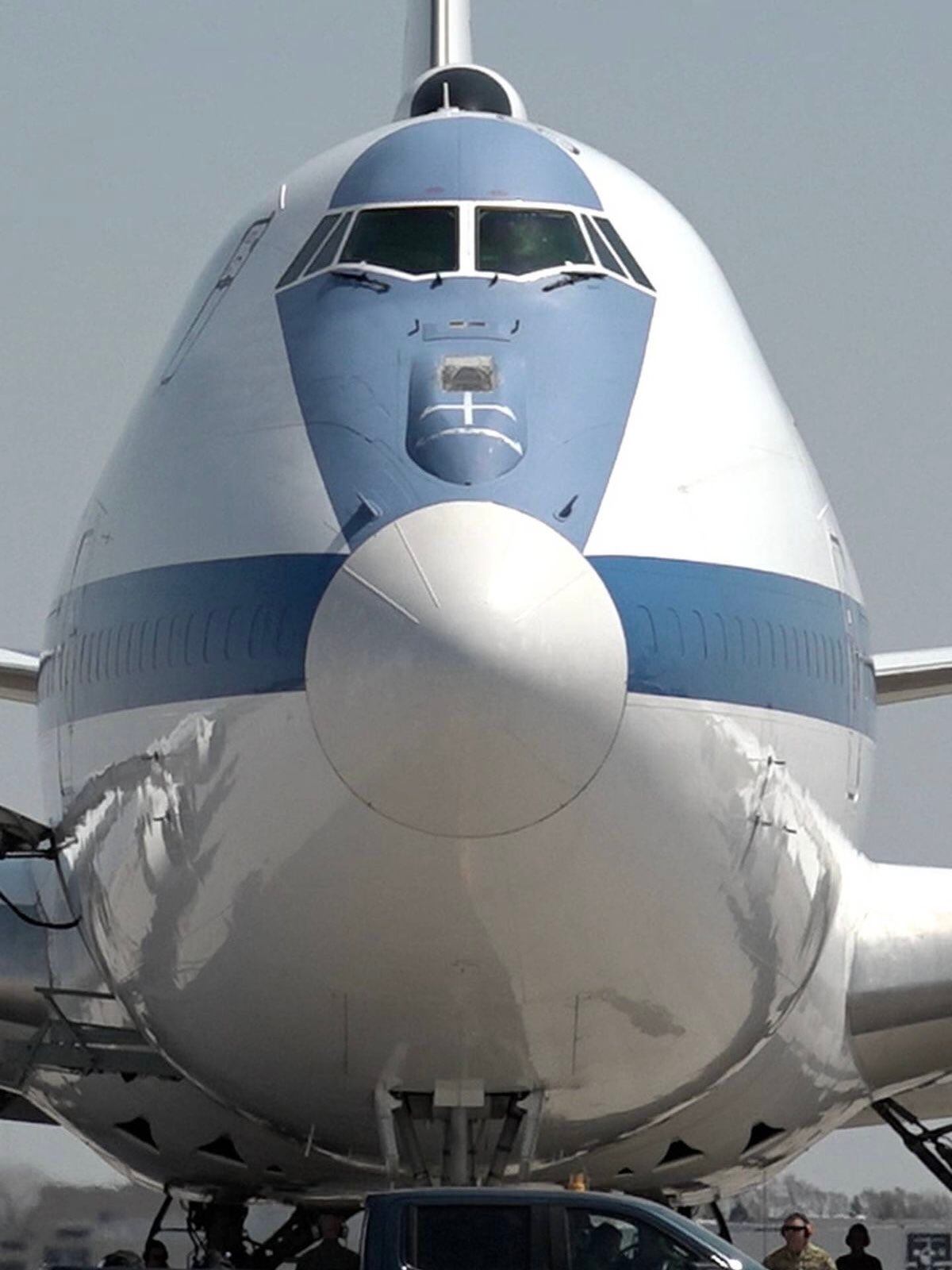 La Fuerza Aérea de los Estados Unidos mantiene una flota de aviones Boeing E4-B "Doomsday". Son capaces de permanecer en el aire durante una semana