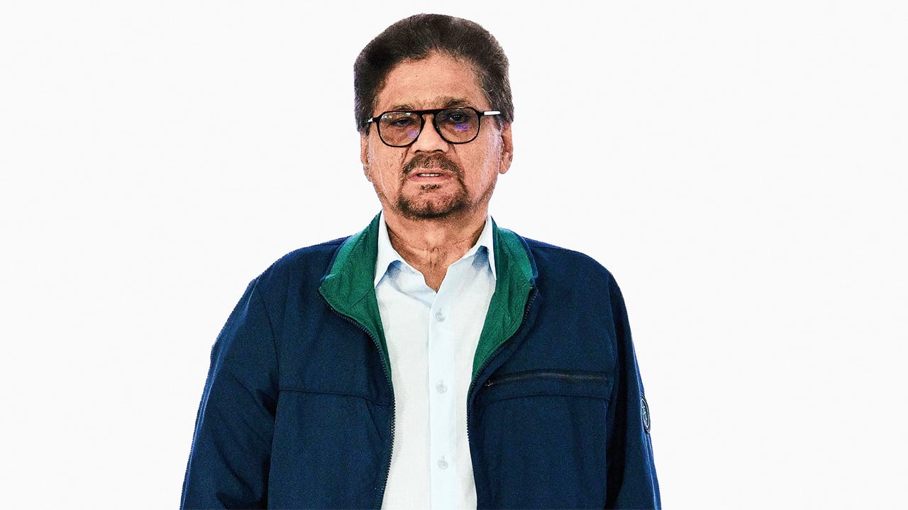 Poco se sabía de Iván Márquez luego de su aparición en la lánguida mesa de negociación de la paz total. En la foto se ve cómo tiene una mano de plástico y cicatrices en el rostro.