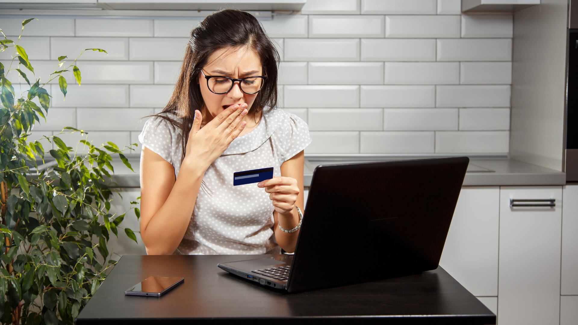 Los correos electrónicos fraudulentos tienen características particulares.