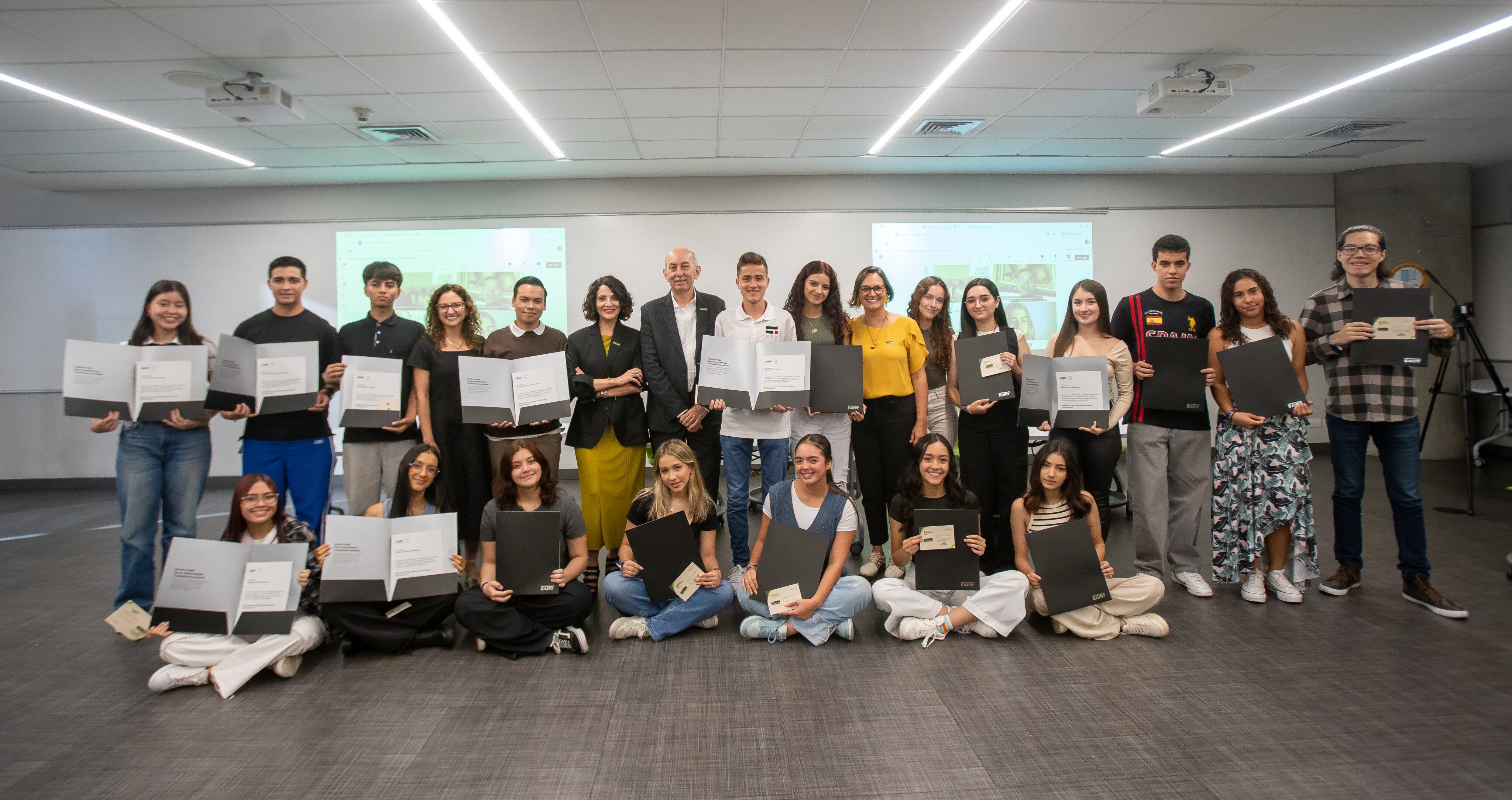 Grupo Nutresa entregó 20 becas para estudiar pregrados en la Universidad Eafit.