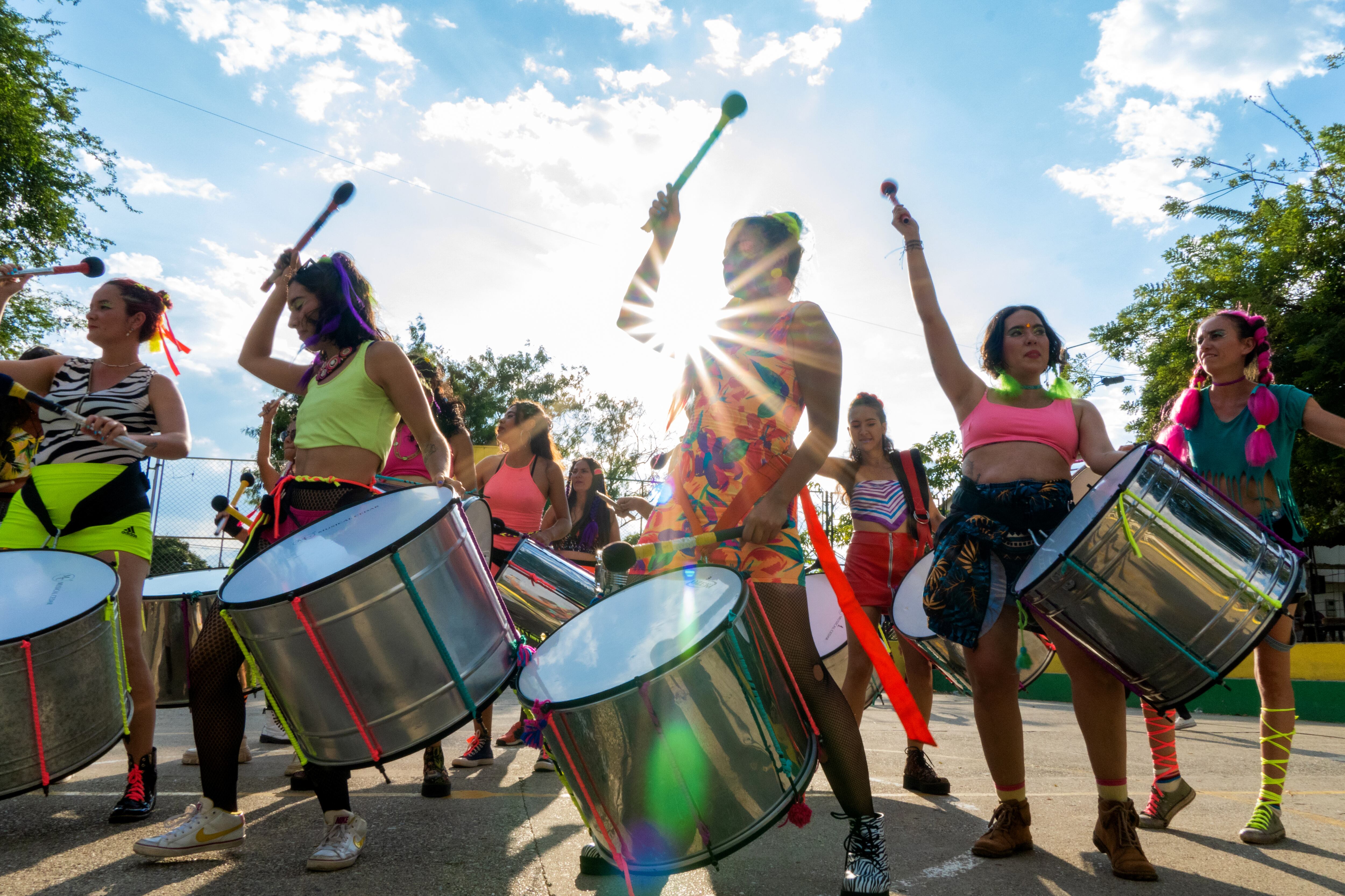 Adriana Lizcano y la Batucada Guaricha
