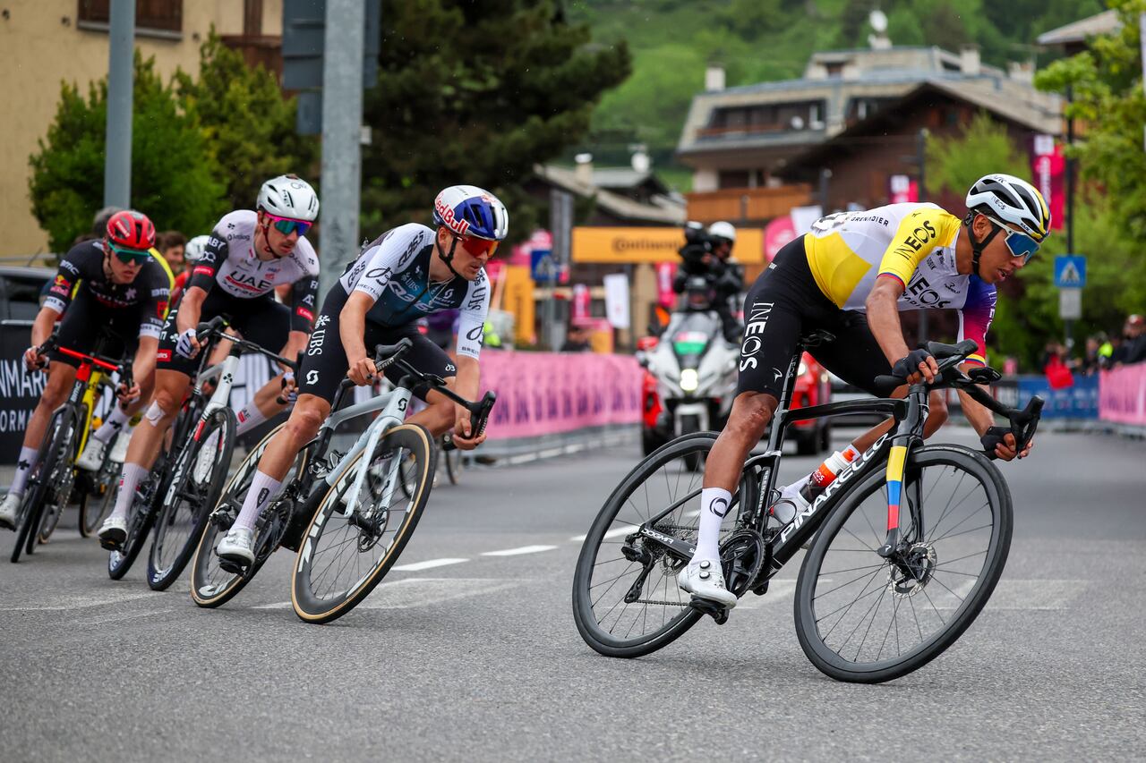 BORMIO, ITALY - MAY 28: (R-L) Egan Bernal of Colombia and Team INEOS Grenadiers and Thomas Pidcock of Great Britain and Team Q36.5 Pro Cycling compete during the 108th Giro d'Italia 2025, Stage 17 a 155km stage from San Michele all'Adige to Bormio on May 28, 2025 in Bormio, Italy. (Photo by Sara Cavallini/Getty Images)