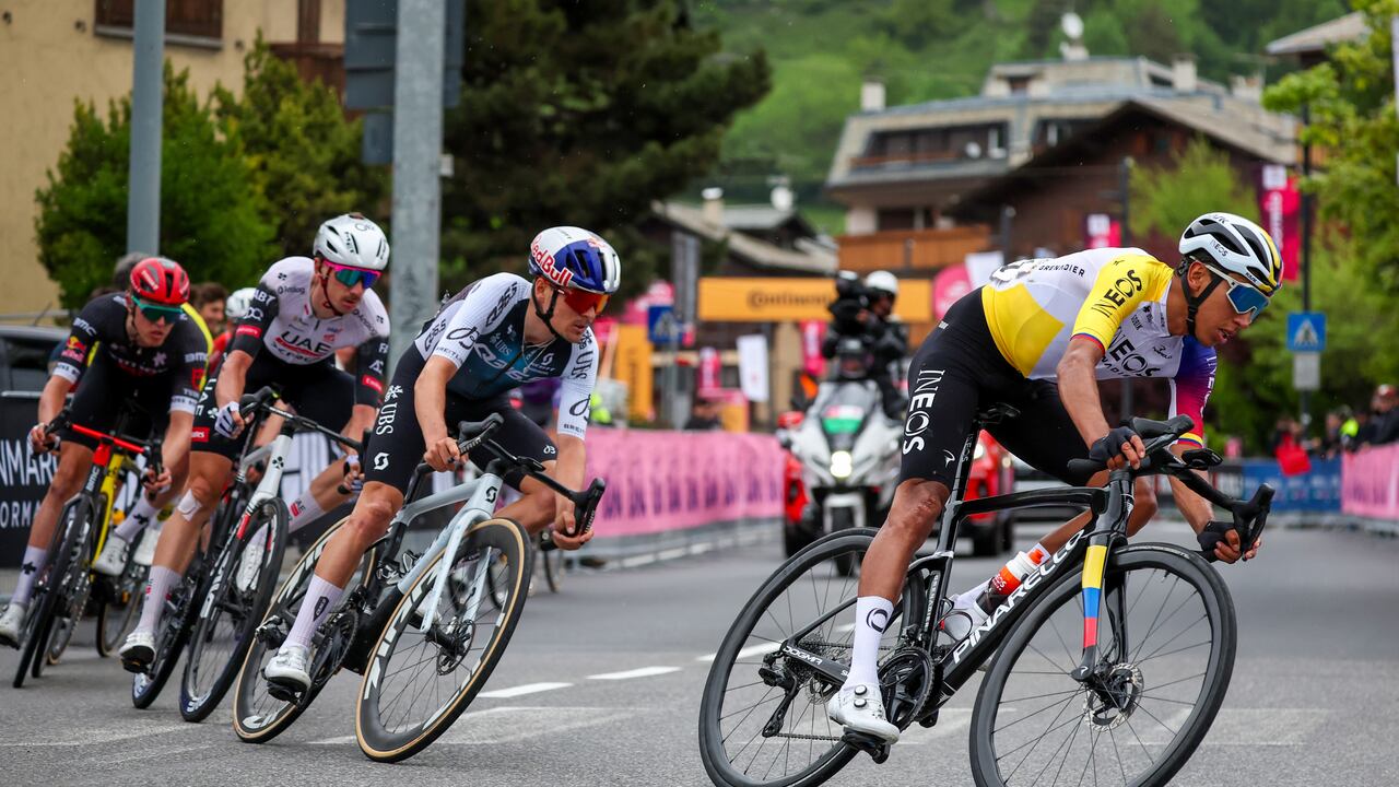 BORMIO, ITALY - MAY 28: (R-L) Egan Bernal of Colombia and Team INEOS Grenadiers and Thomas Pidcock of Great Britain and Team Q36.5 Pro Cycling compete during the 108th Giro d'Italia 2025, Stage 17 a 155km stage from San Michele all'Adige to Bormio on May 28, 2025 in Bormio, Italy. (Photo by Sara Cavallini/Getty Images)