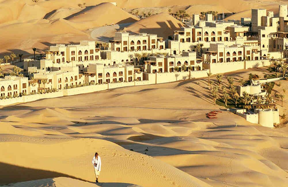 El Hotel Anantara Qasr Al Sarab Desert Resort se encuentra enclavado en el Desierto de Rub Al Khali, a 220 kilómetros de Abu Dabi.