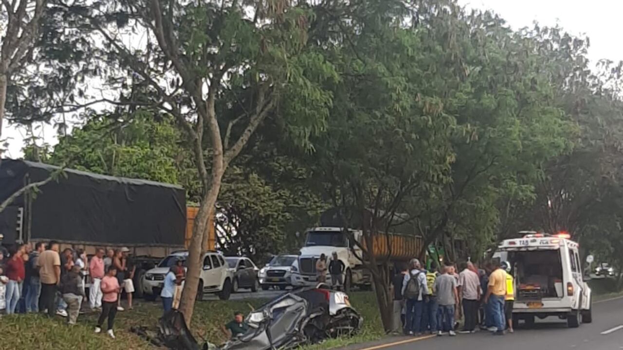 Así quedó el vehículo en el que se movilizaba el magistrado.