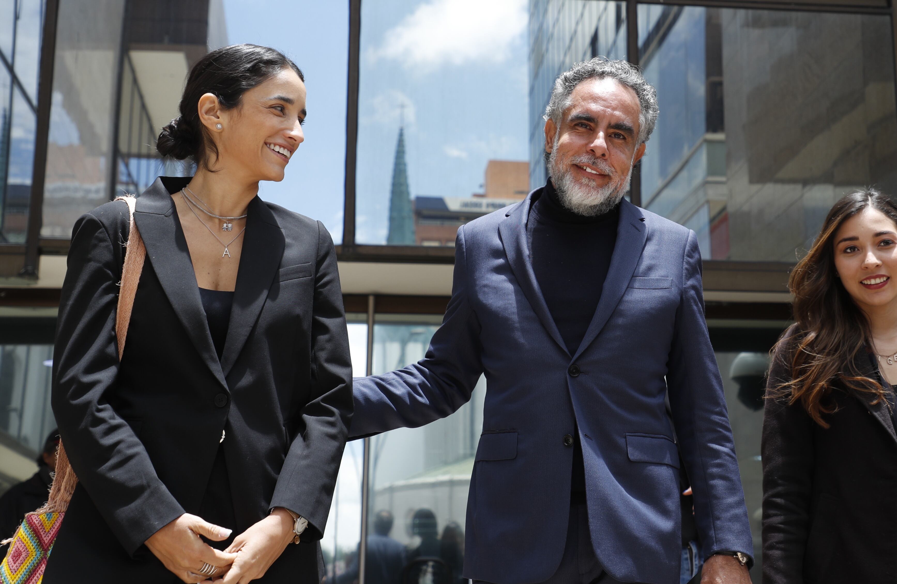 Armando Benedetti en la corte suprema con Adelina Guerrero