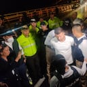 Alias Satanás, de camiseta blanca, fue entregado por la Policía de Ecuador, a Migración Colombia y a la Policía Nacional de nuestro país.