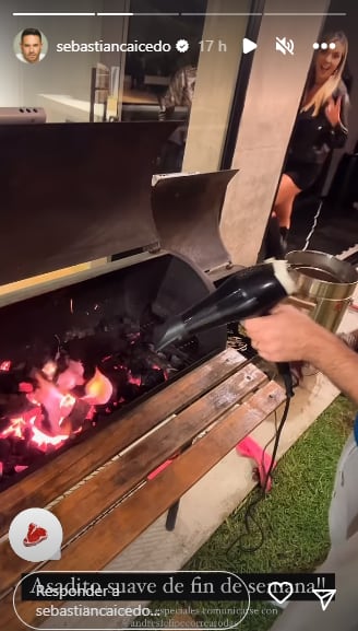 Juliana Diez y Sebastián Caicedo compartieron con sus amigos durante un asado en Medellín.