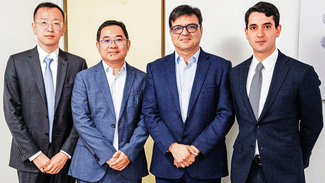 El equipo científico trabaja para sacar adelante el proyecto. 