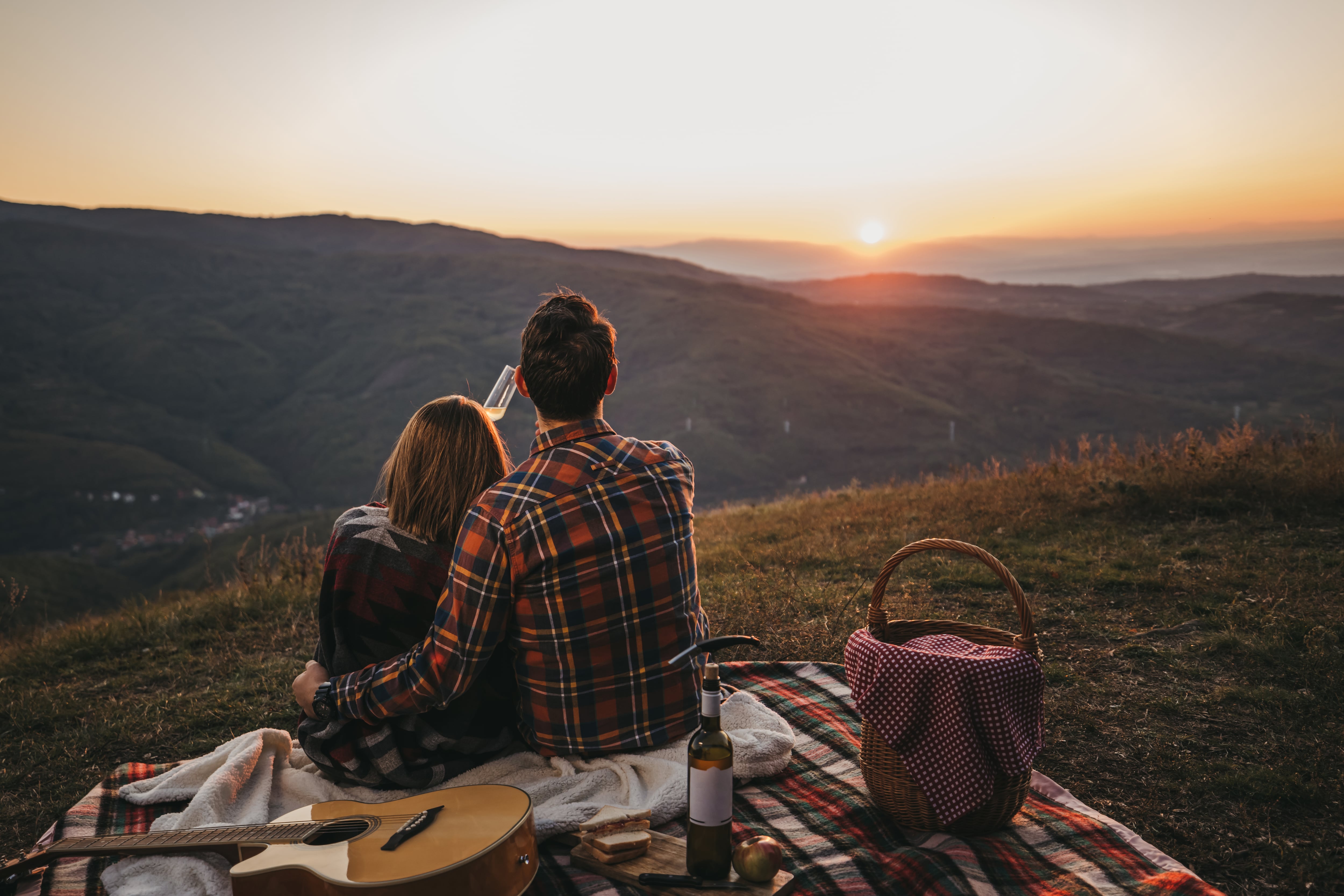 El picnic al aire libre es una opción ideal para celebrar San Valentín.