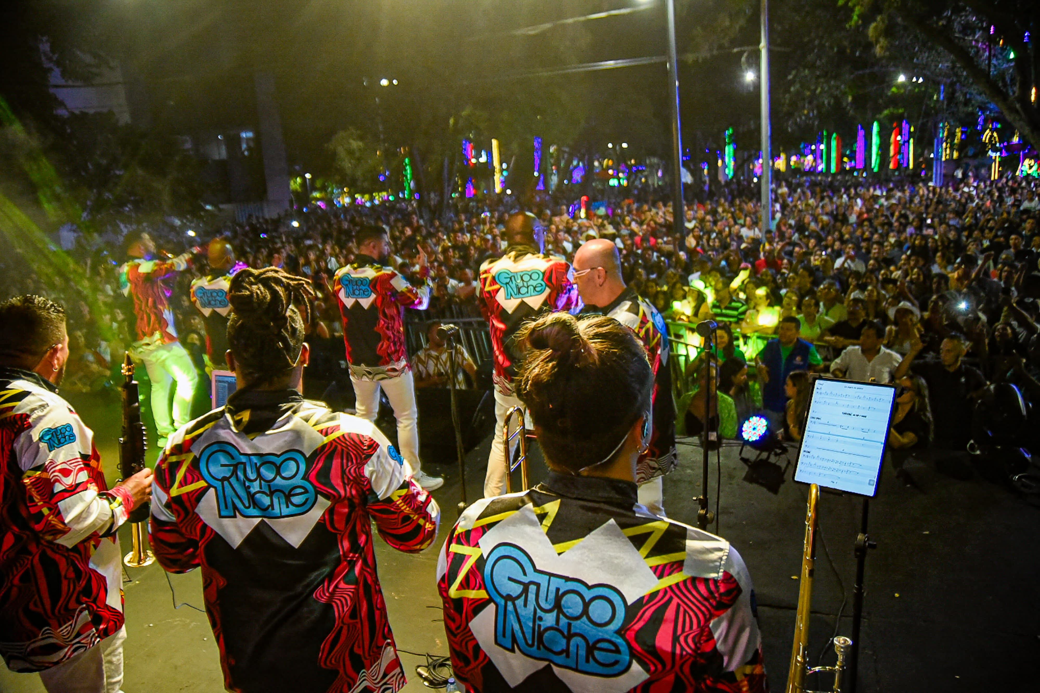 Con un concierto gratuito y sorpresivo, el Grupo Niche le hizo la Feria a caleños y visitantes.